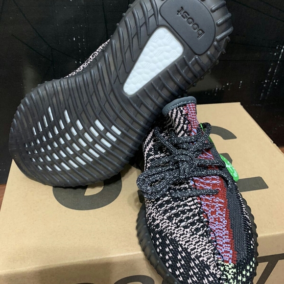 yeezy 350 yecheil box